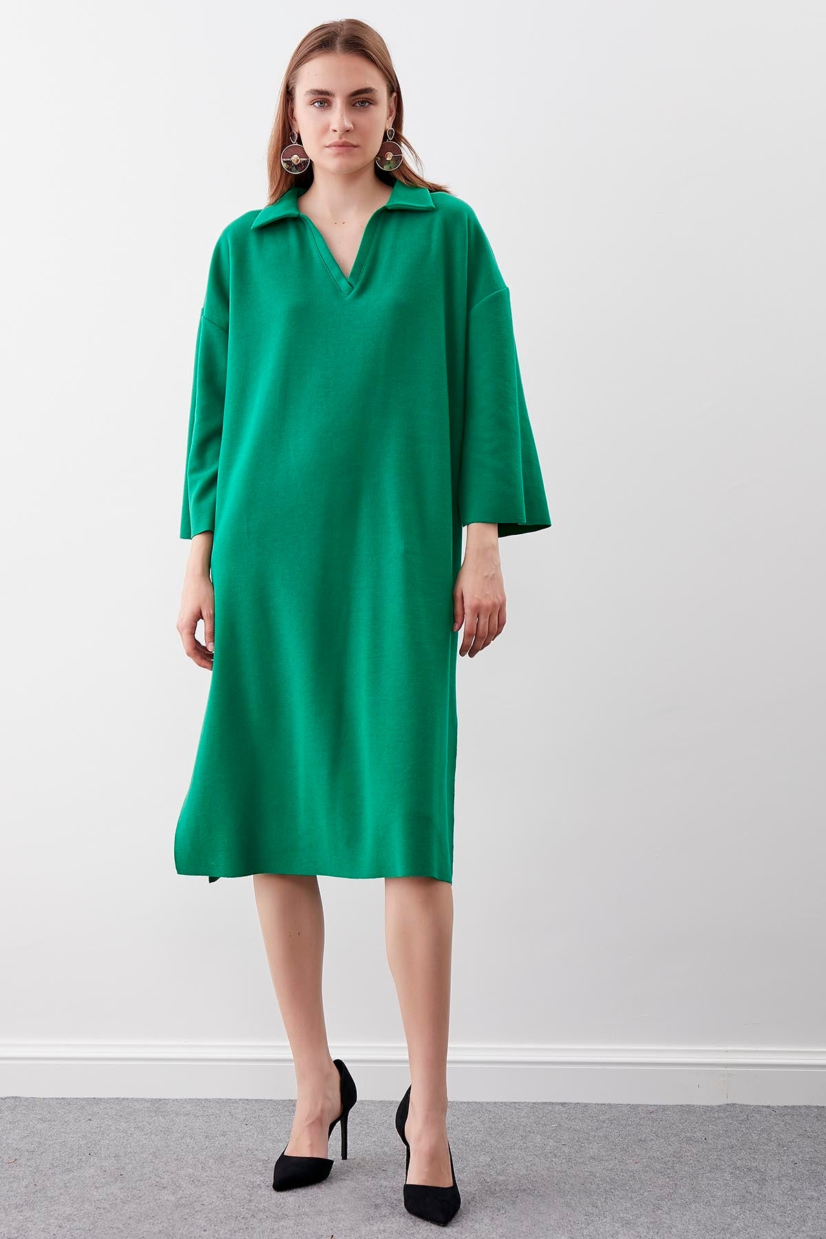V COLLAR KNITTED DRESS