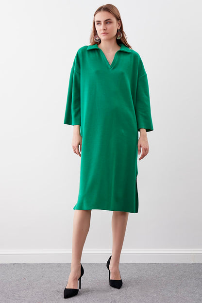 V COLLAR KNITTED DRESS