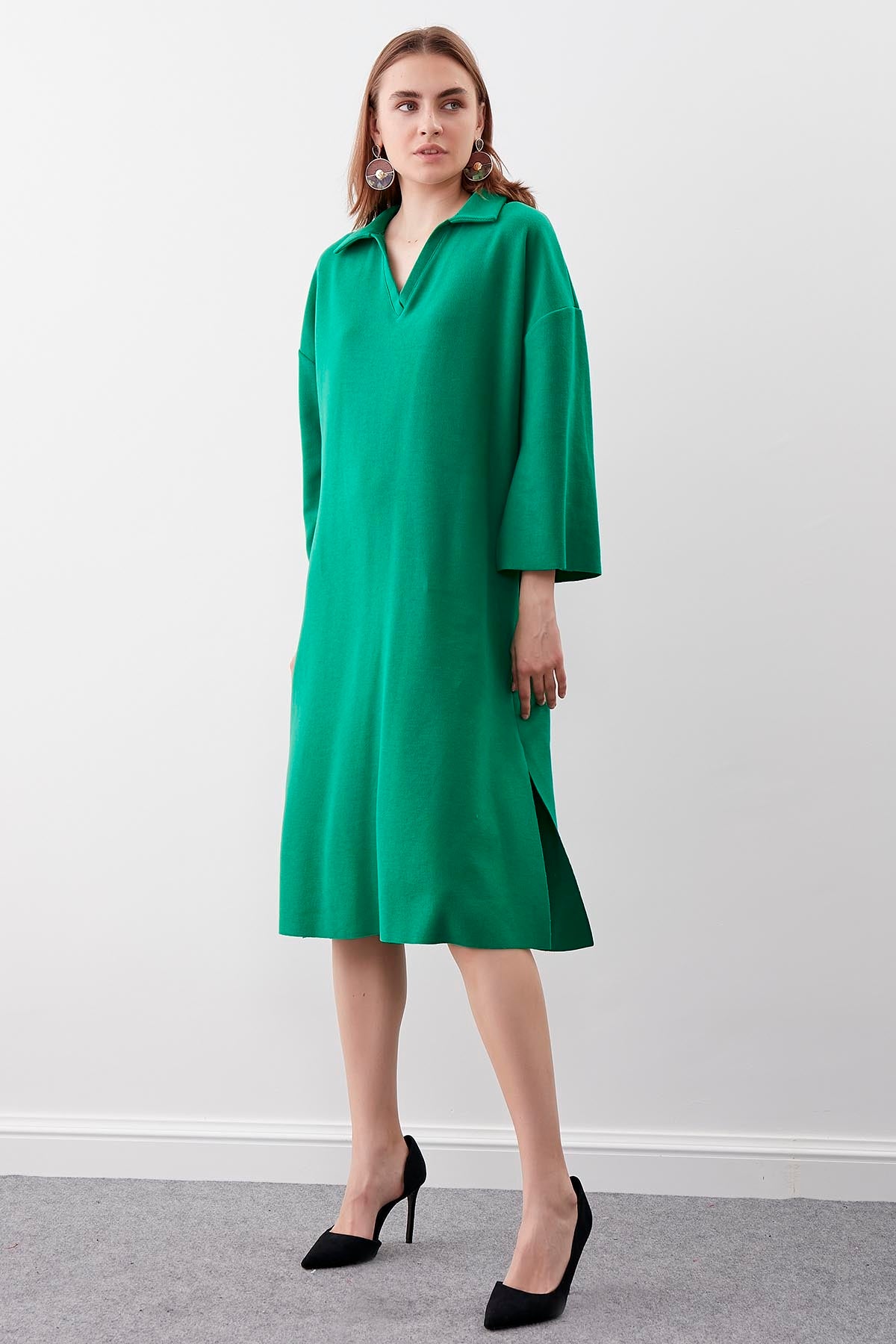 V COLLAR KNITTED DRESS