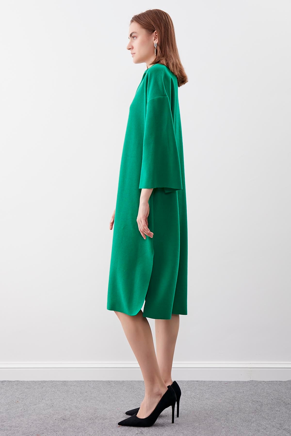 V COLLAR KNITTED DRESS