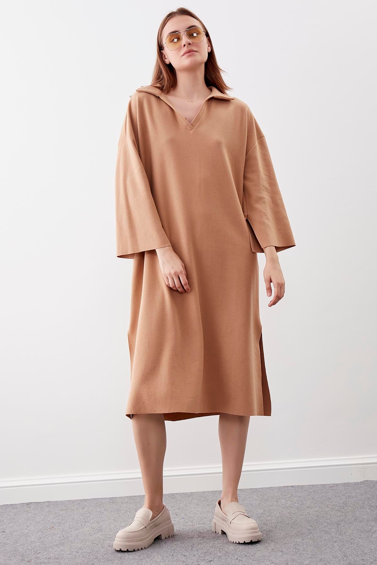 V COLLAR KNITTED DRESS