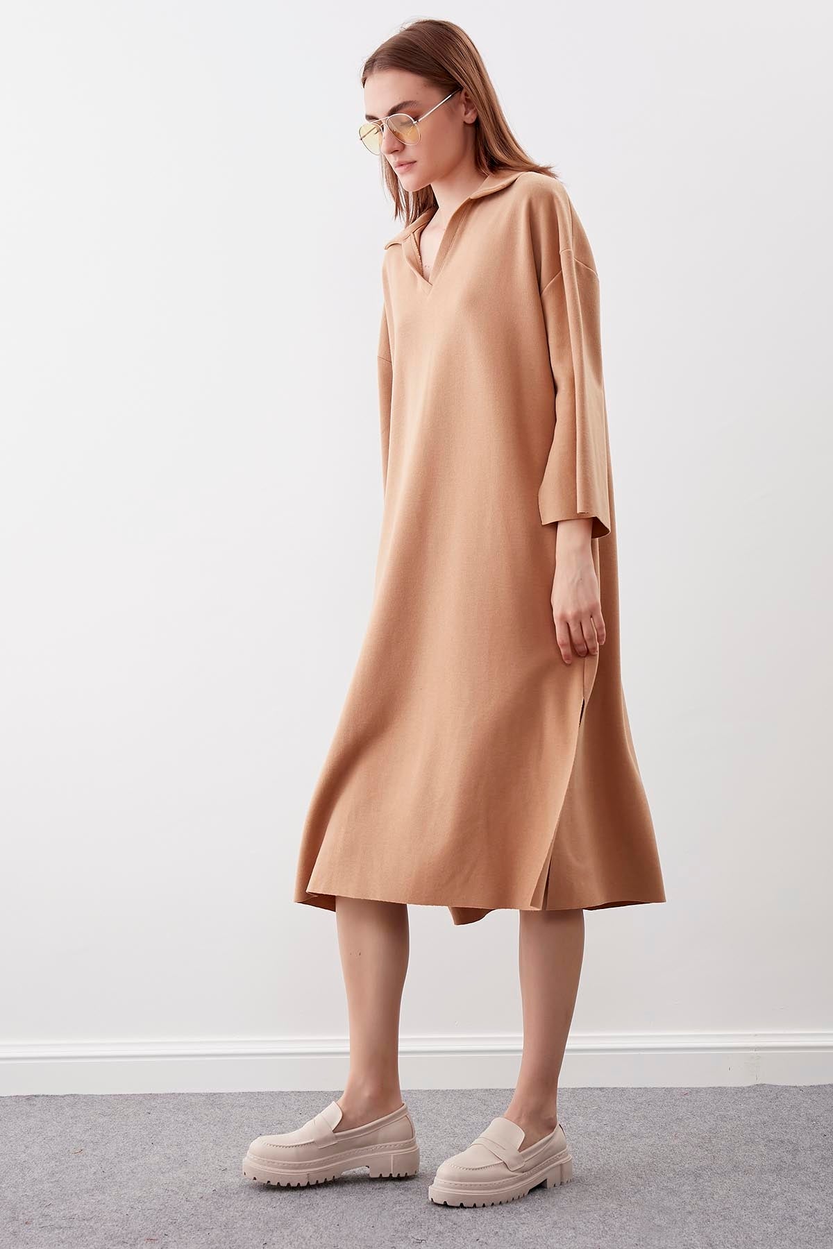 V COLLAR KNITTED DRESS