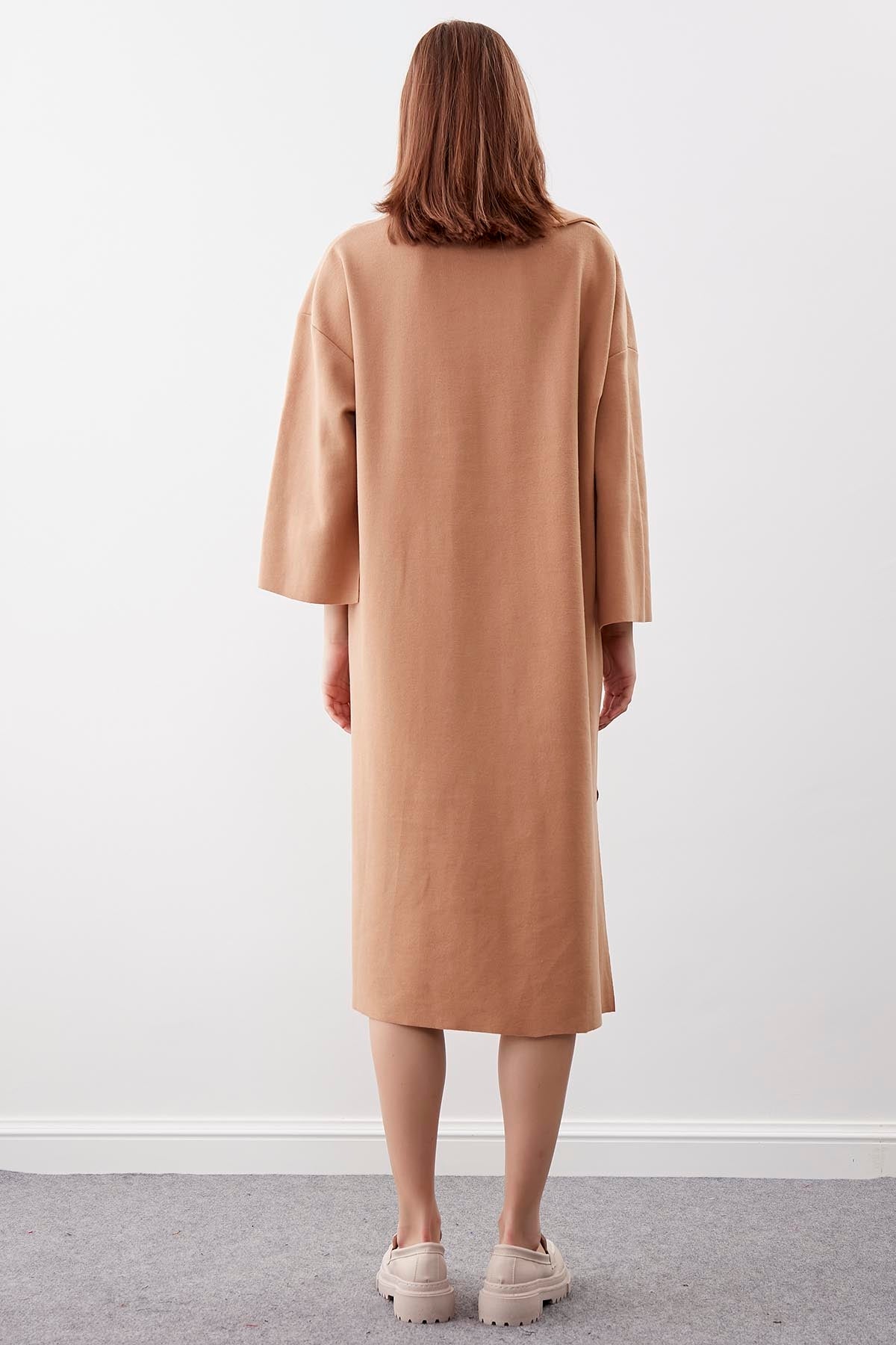 V COLLAR KNITTED DRESS