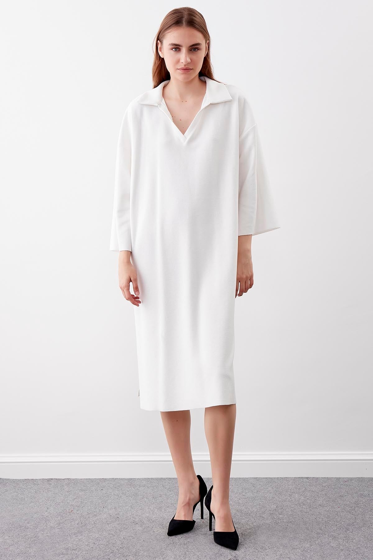 V COLLAR KNITTED DRESS
