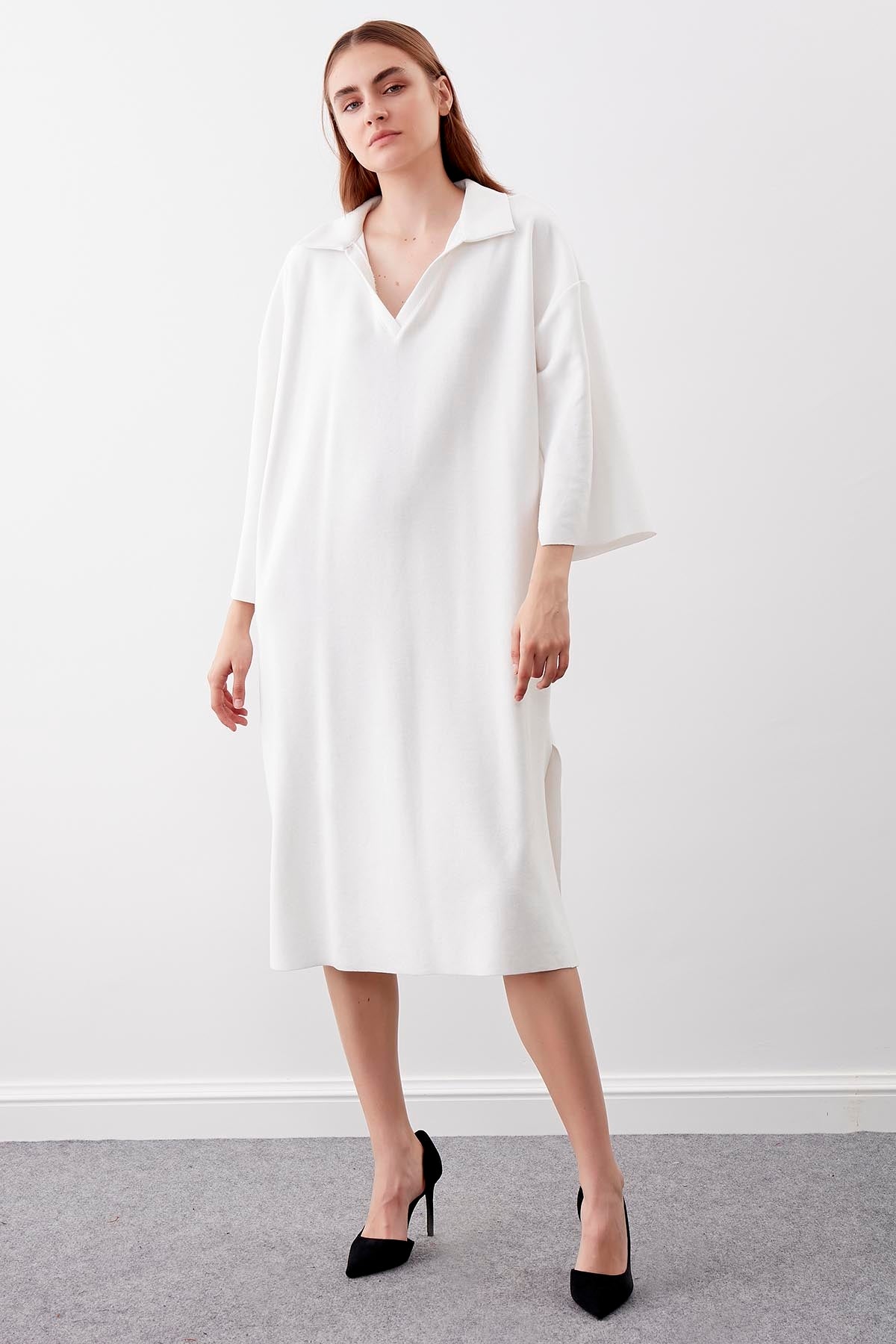 V COLLAR KNITTED DRESS