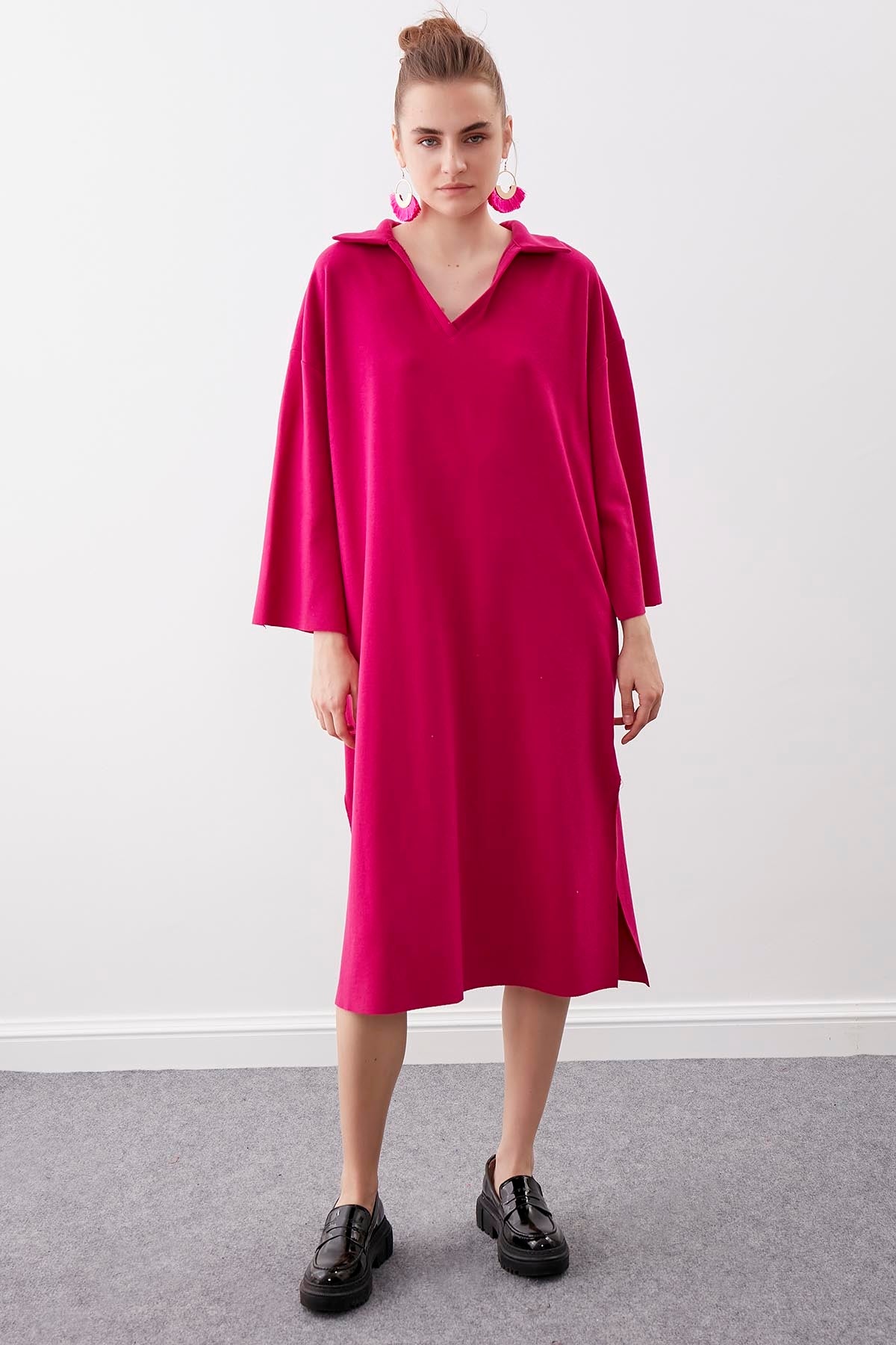 V COLLAR KNITTED DRESS
