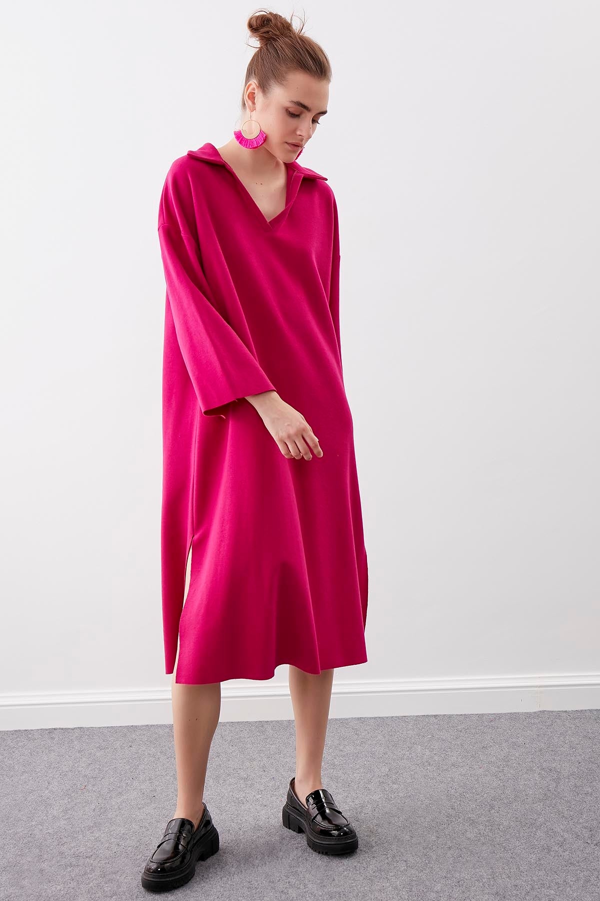 V COLLAR KNITTED DRESS