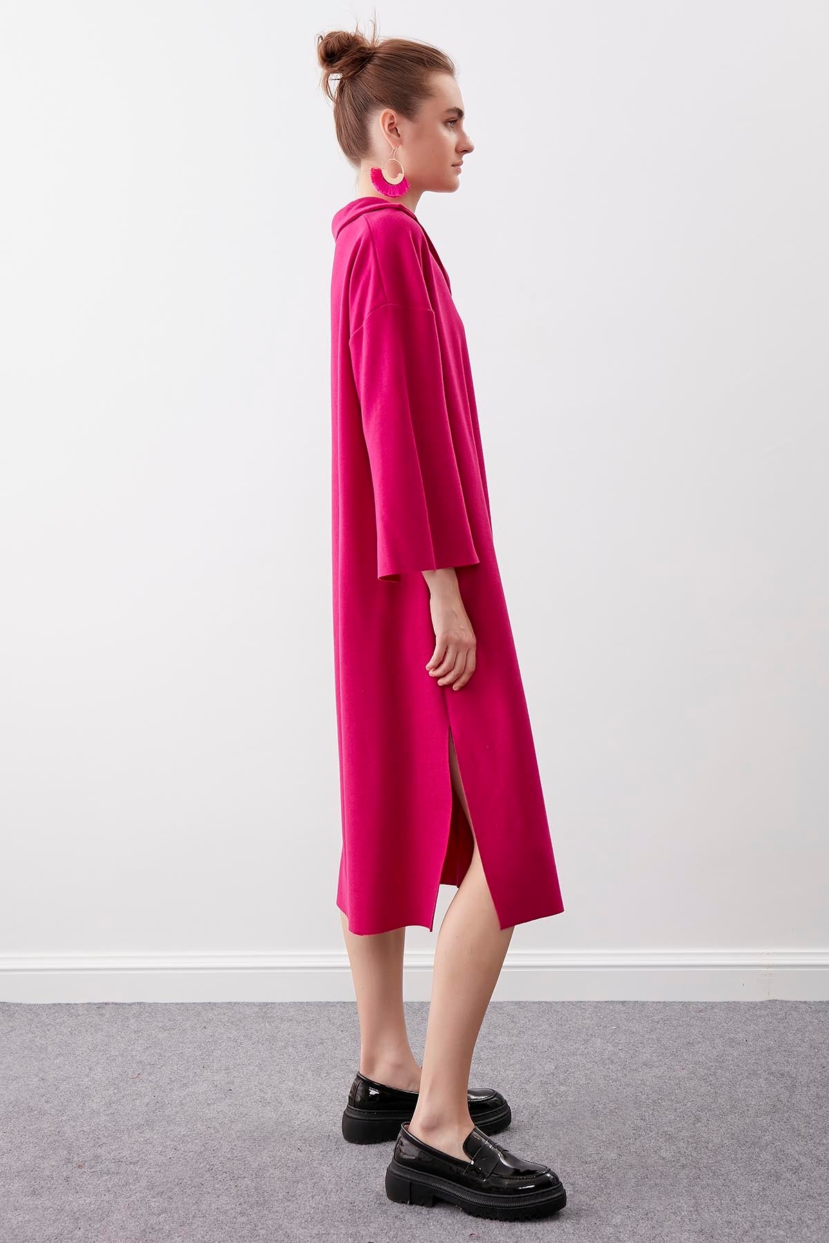 V COLLAR KNITTED DRESS
