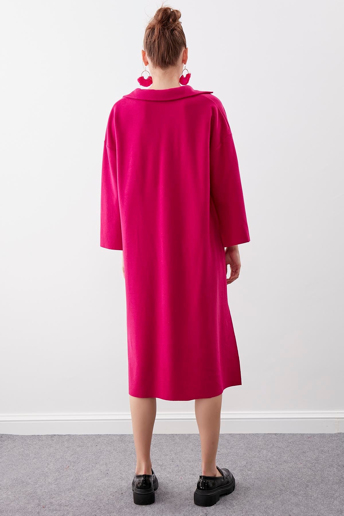 V COLLAR KNITTED DRESS