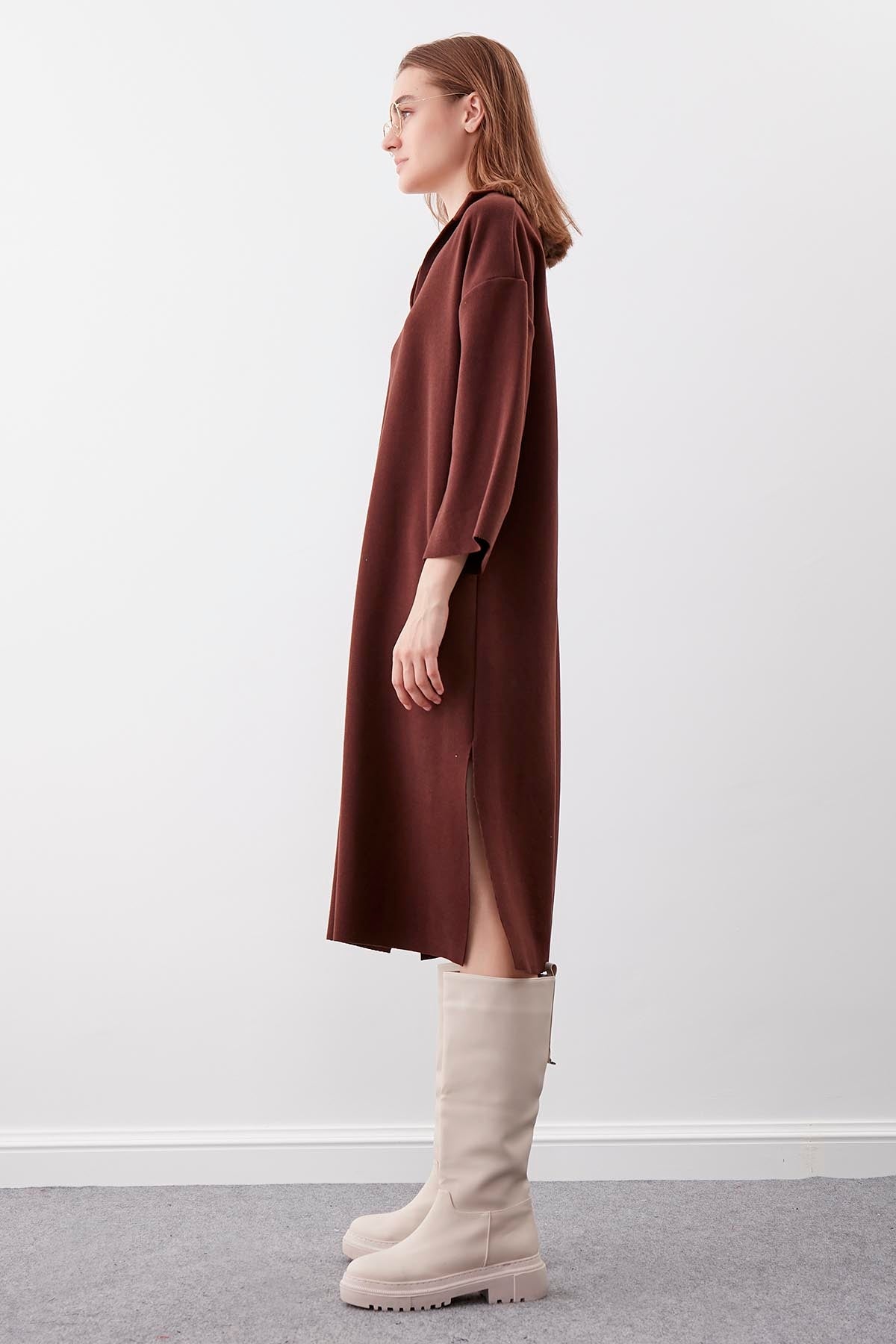 V COLLAR KNITTED DRESS