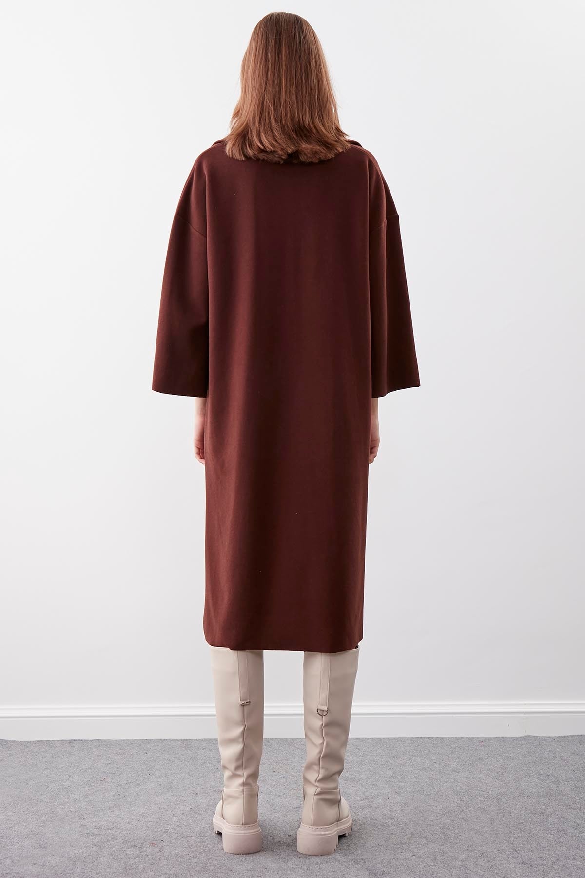 V COLLAR KNITTED DRESS