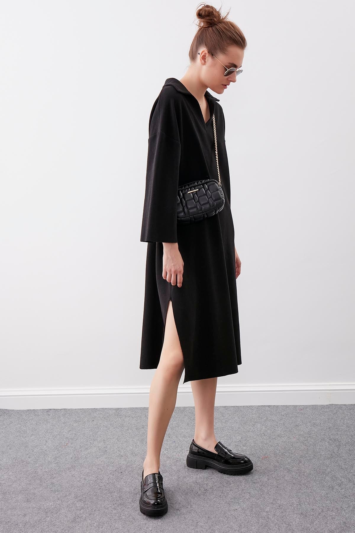 V COLLAR KNITTED DRESS
