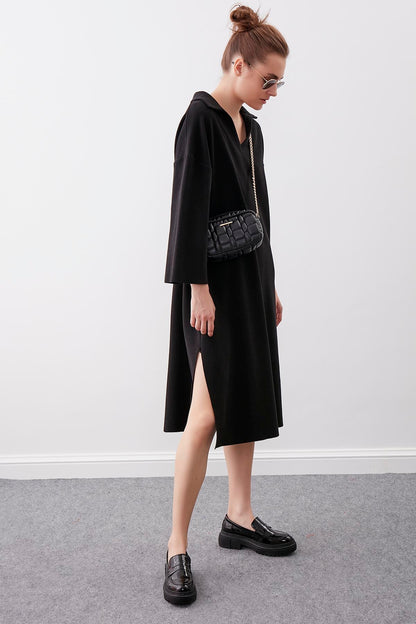 V COLLAR KNITTED DRESS