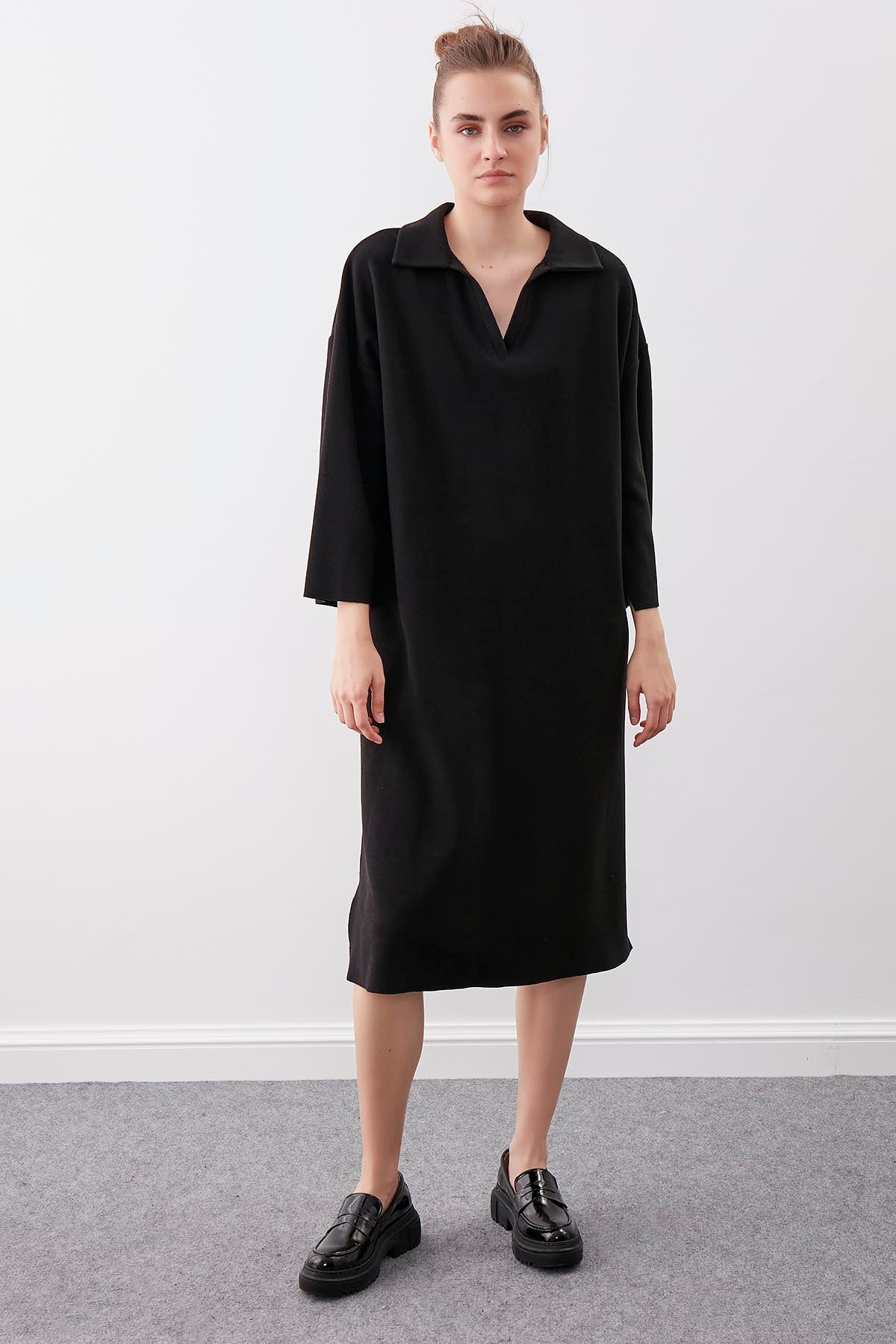V COLLAR KNITTED DRESS