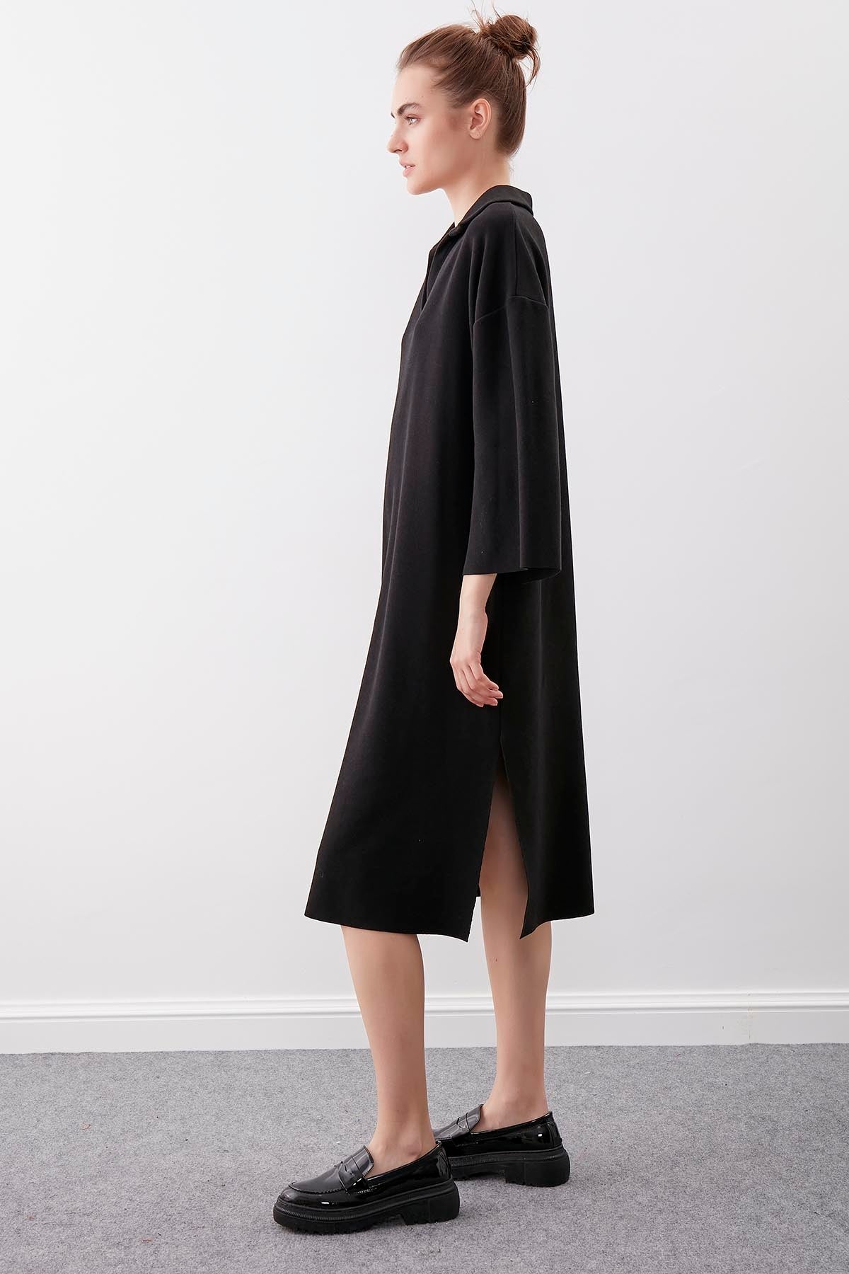 V COLLAR KNITTED DRESS