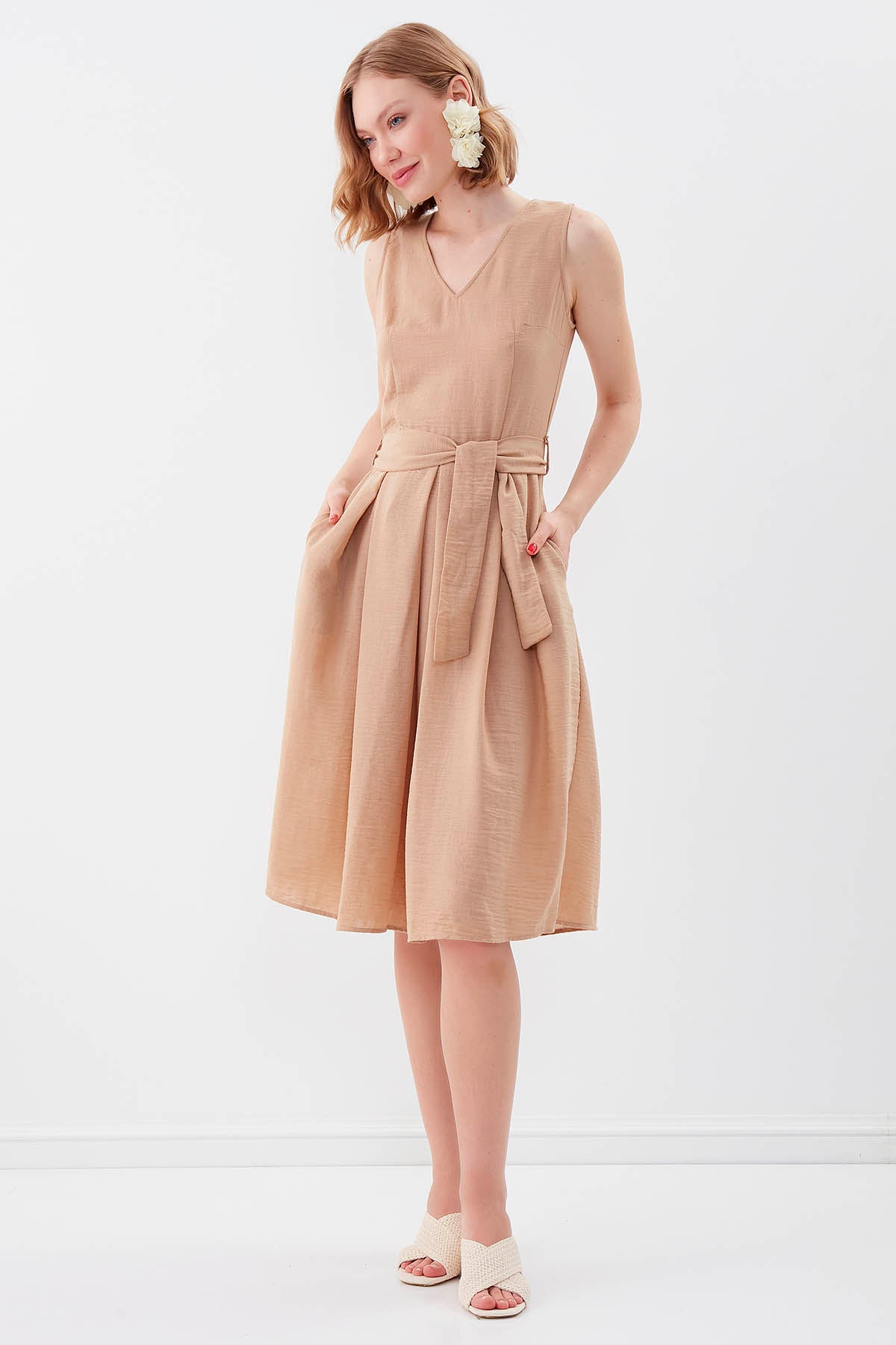 V COLLAR  PLEATED DRESS WITH TIE