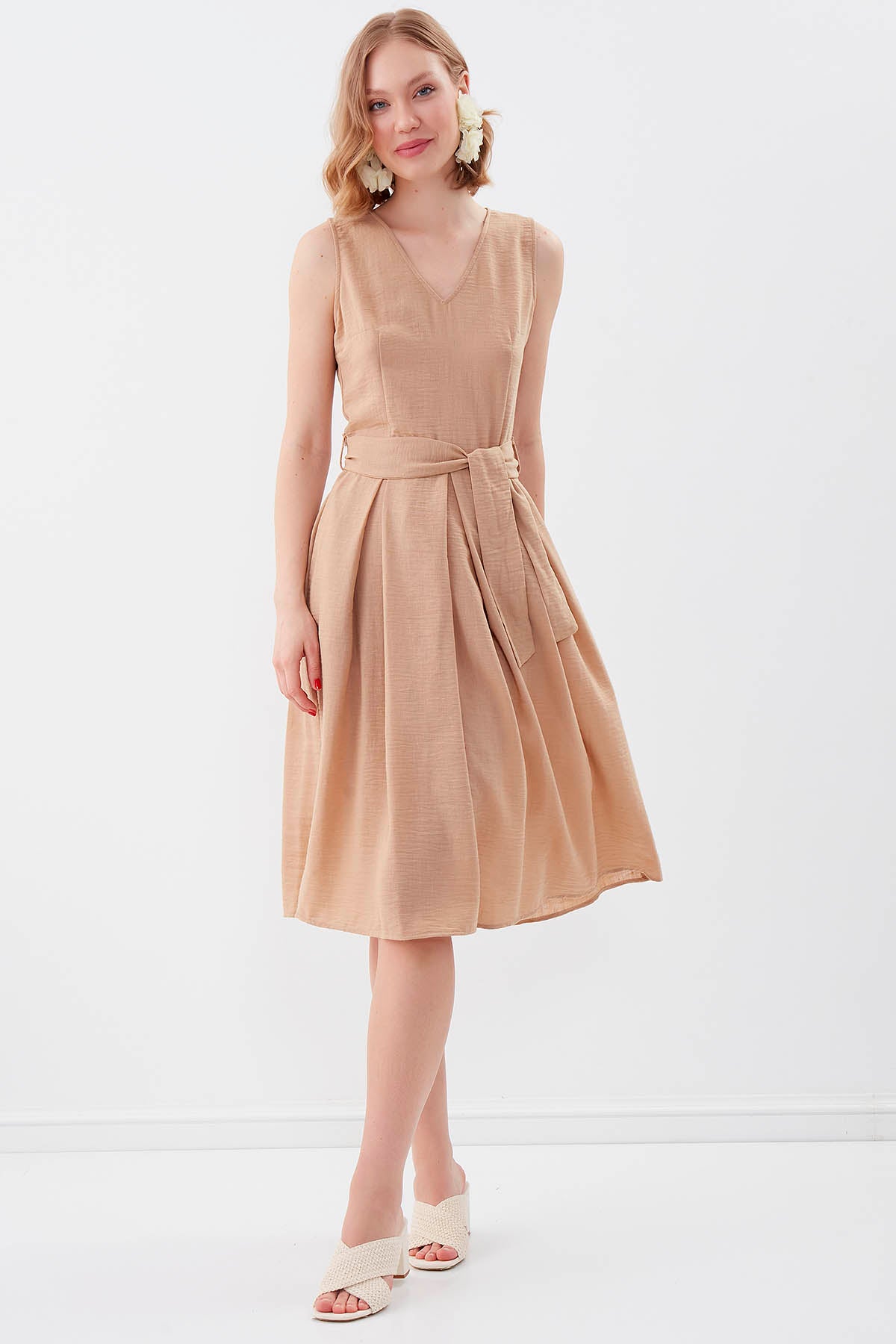V COLLAR  PLEATED DRESS WITH TIE