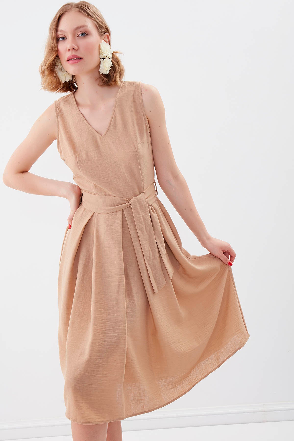 V COLLAR  PLEATED DRESS WITH TIE