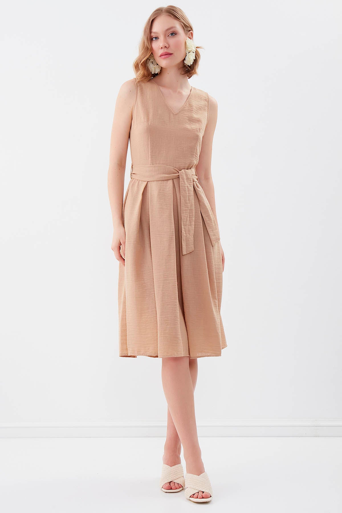 V COLLAR  PLEATED DRESS WITH TIE