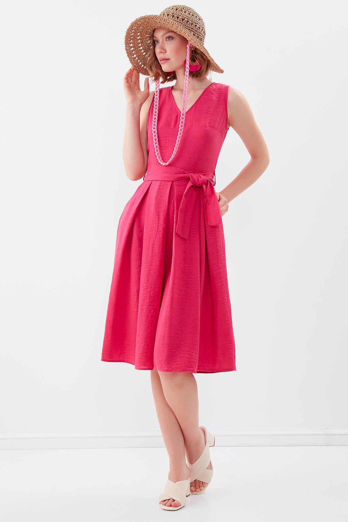 V COLLAR  PLEATED DRESS WITH TIE