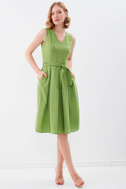 V COLLAR  PLEATED DRESS WITH TIE