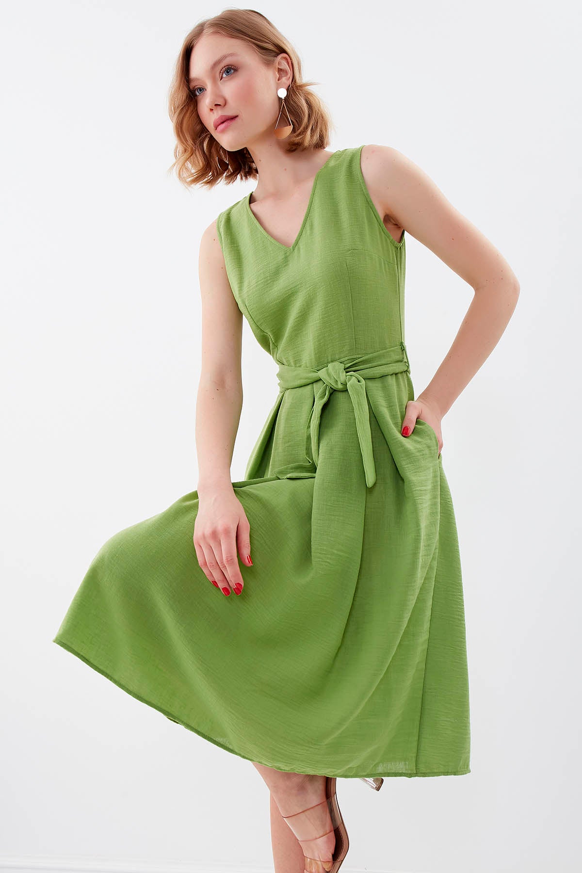 V COLLAR  PLEATED DRESS WITH TIE