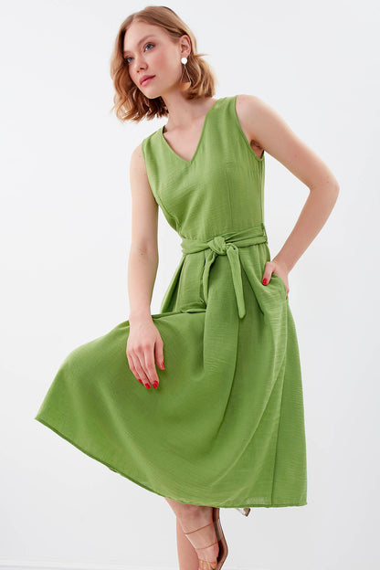 V COLLAR  PLEATED DRESS WITH TIE