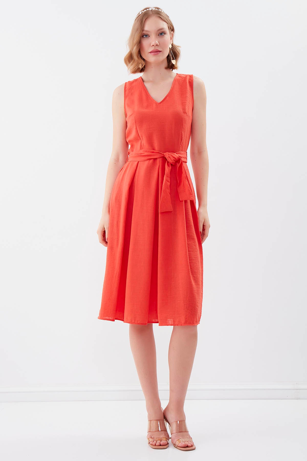 V COLLAR  PLEATED DRESS WITH TIE