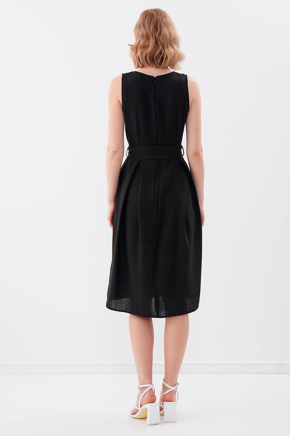 V COLLAR  PLEATED DRESS WITH TIE