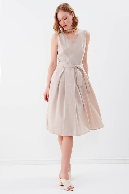 V COLLAR  PLEATED DRESS WITH TIE