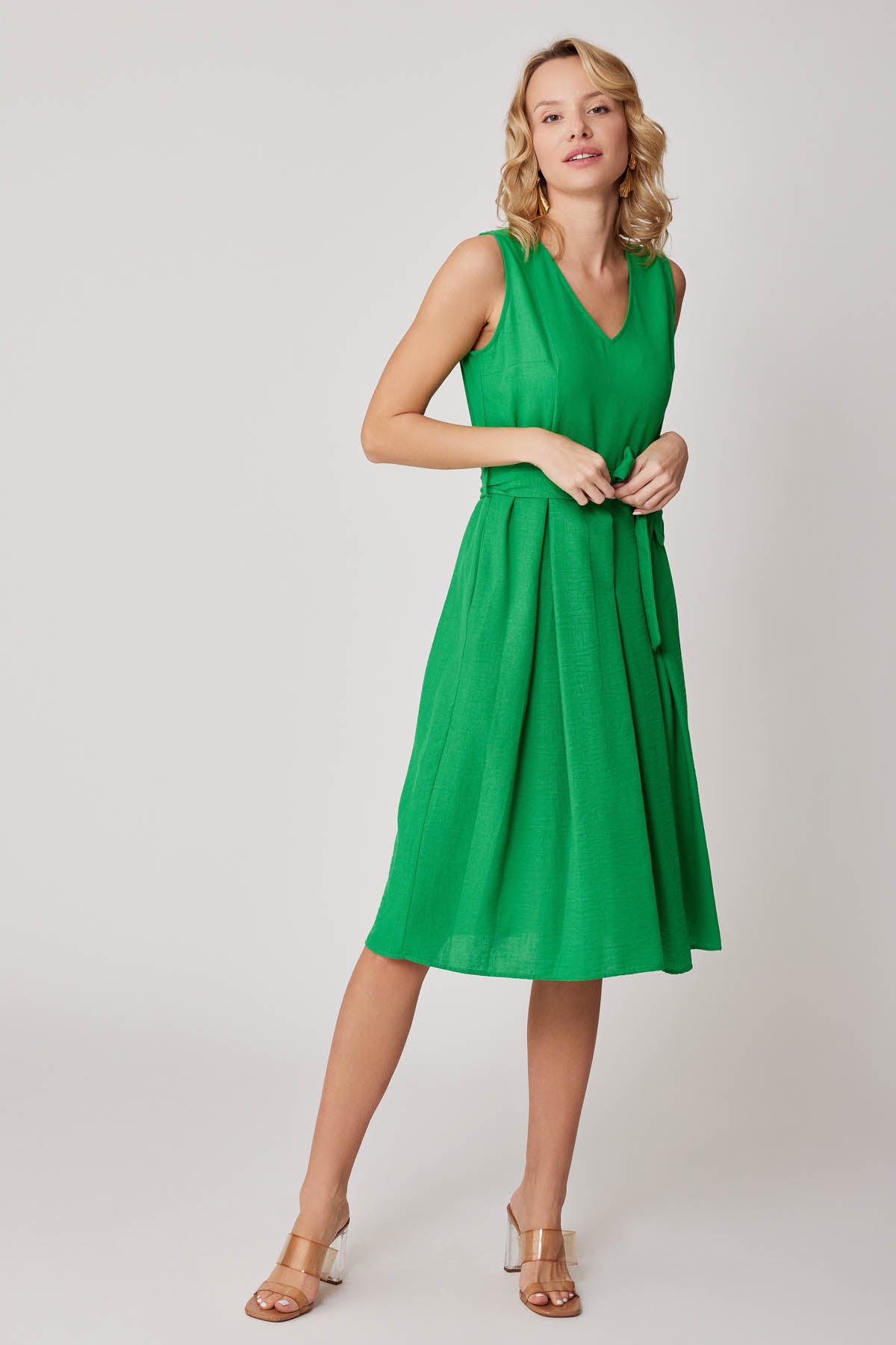 V COLLAR  PLEATED DRESS WITH TIE