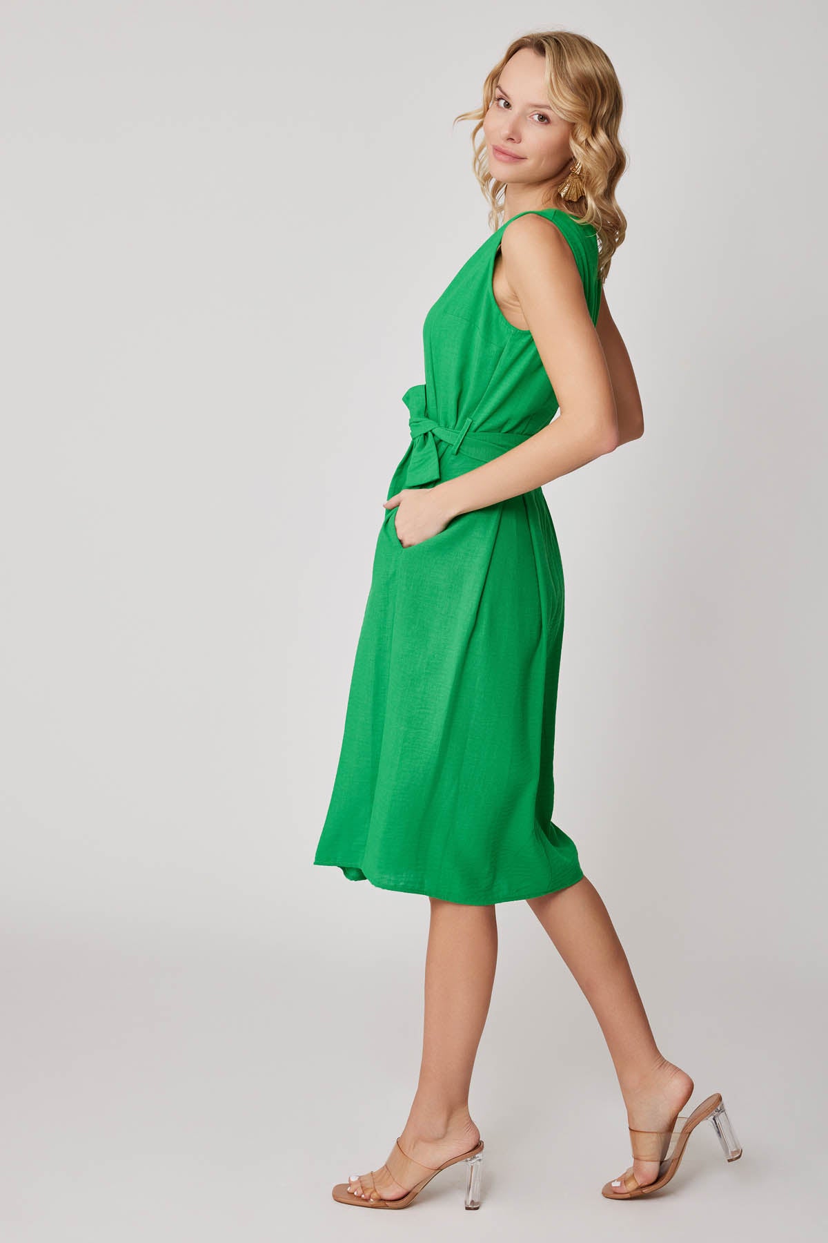 V COLLAR  PLEATED DRESS WITH TIE