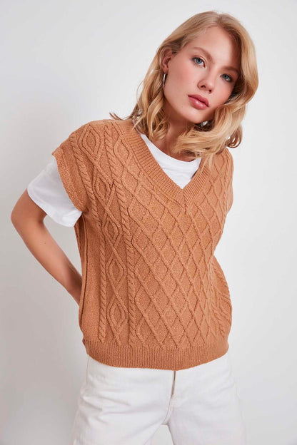V COLLAR RELAX FIT KNITTED SWEATER