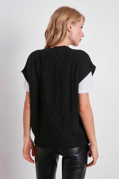V COLLAR RELAX FIT KNITTED SWEATER