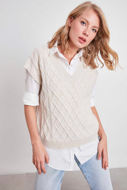V COLLAR RELAX FIT KNITTED SWEATER