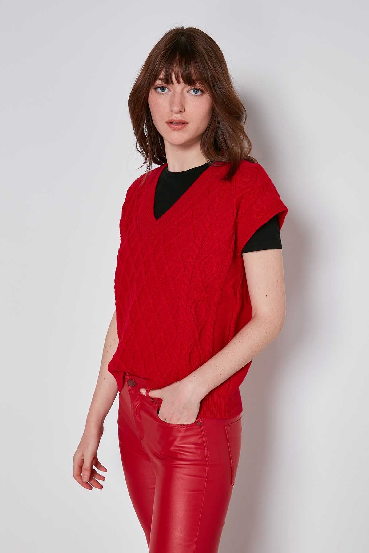 V COLLAR RELAX FIT KNITTED SWEATER
