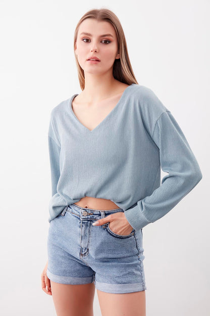 V COLLAR BLOUSE