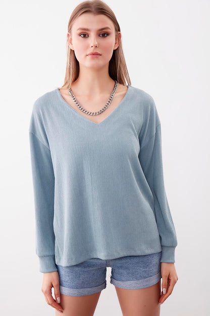 V COLLAR BLOUSE