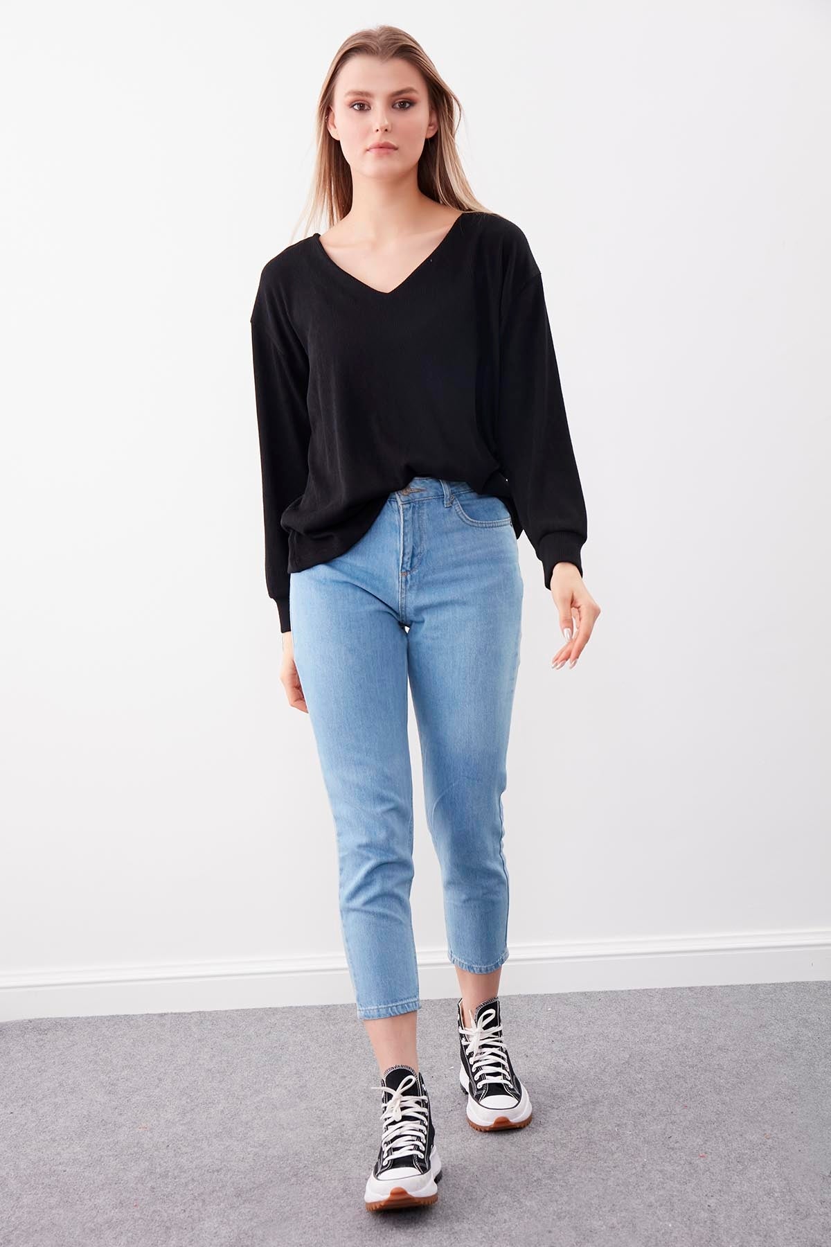 V COLLAR BLOUSE