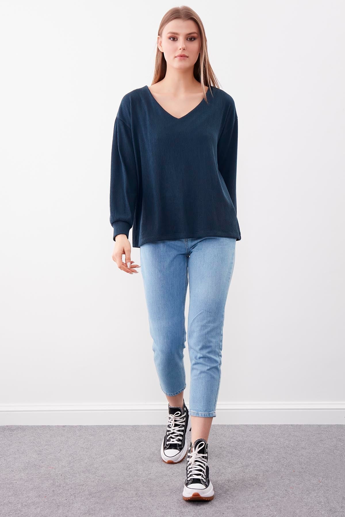 V COLLAR BLOUSE