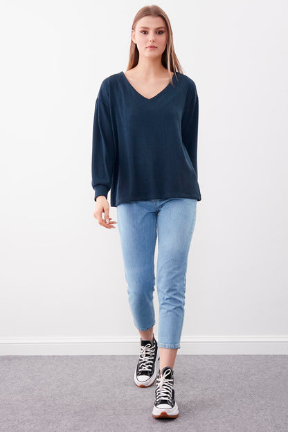 V COLLAR BLOUSE