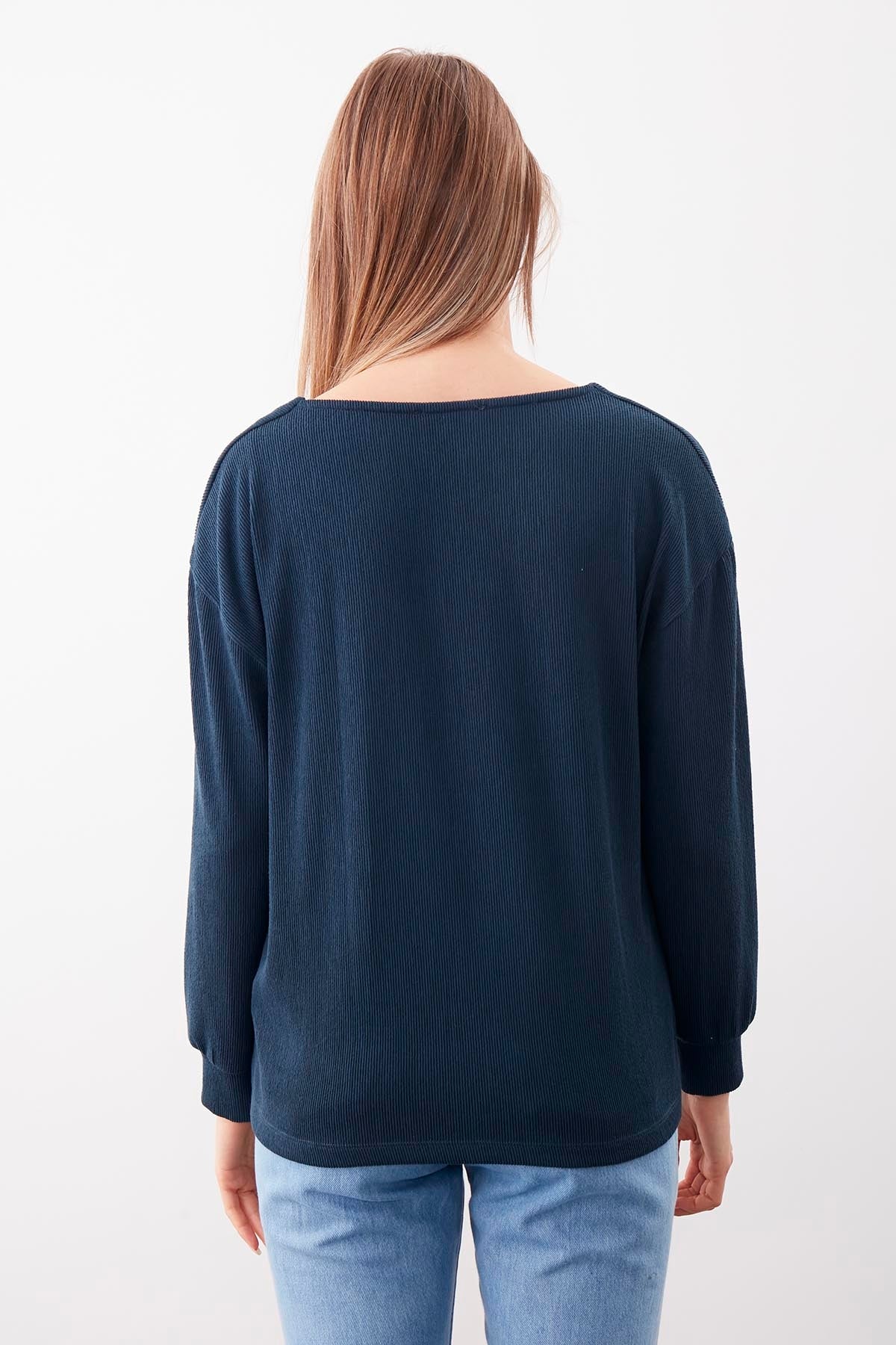 V COLLAR BLOUSE