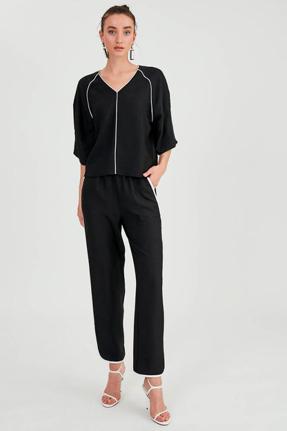 V COLLAR STRIPE