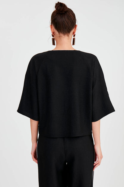 V COLLAR STRIPE