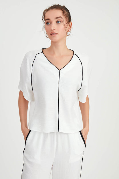 V COLLAR STRIPE