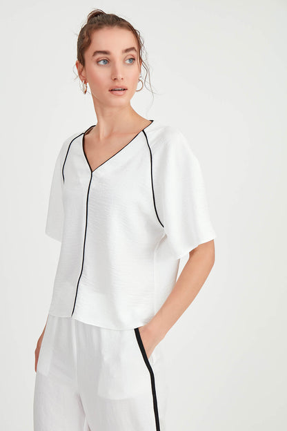V COLLAR STRIPE