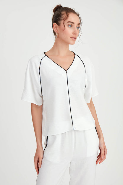 V COLLAR STRIPE