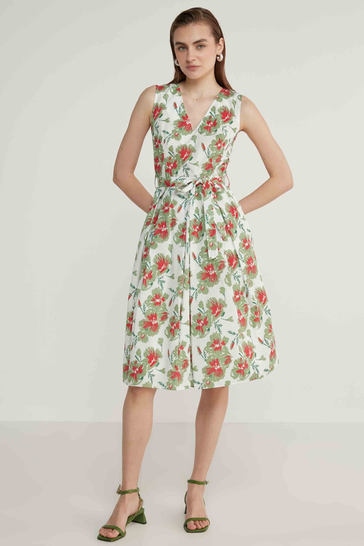V COLLAR SLEEVELESS FLOWER PATTERN DRESS