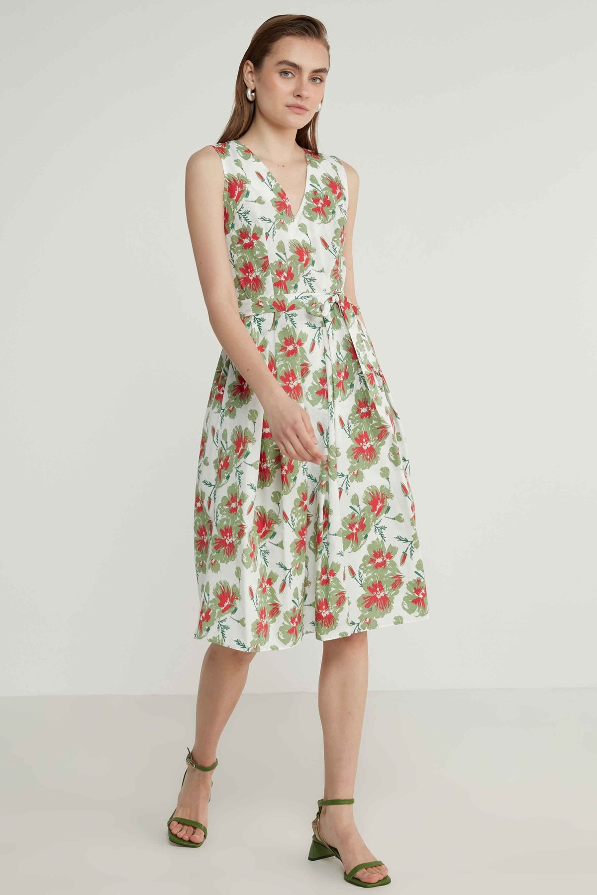 V COLLAR SLEEVELESS FLOWER PATTERN DRESS