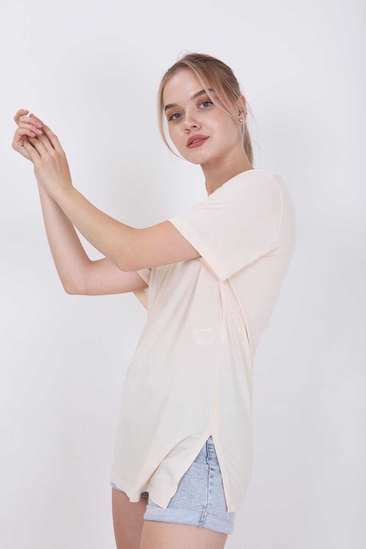 V COLLAR T-SHIRT